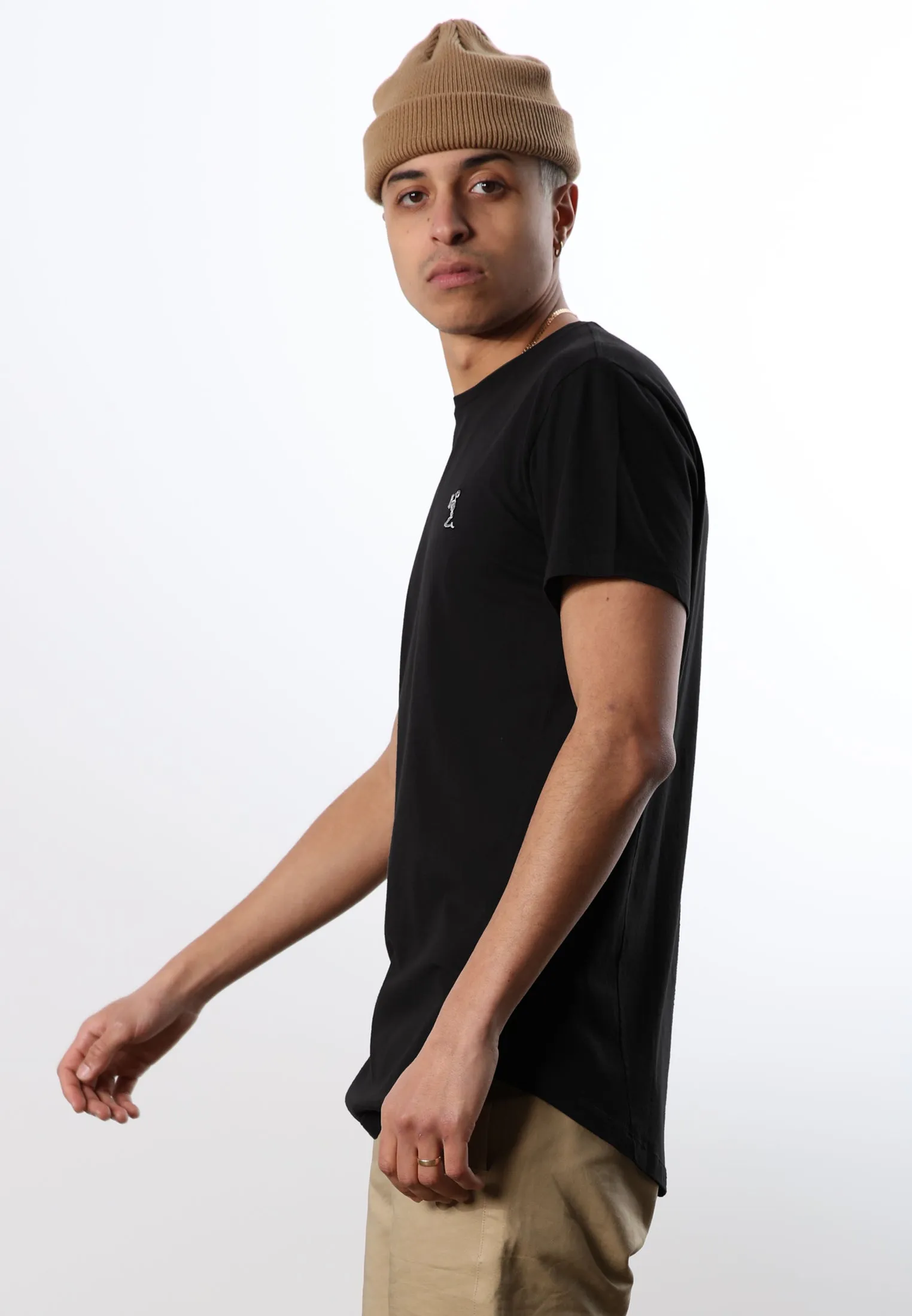 ESSENTIAL CURVED HEM BLACK T-SHIRT